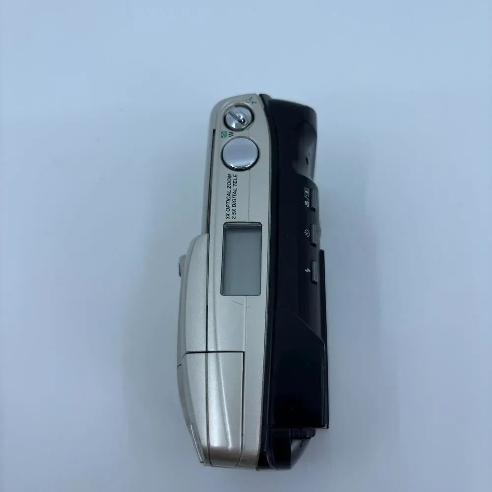 Olympus Camedia D-490 Zoom 2.1MP Digital Camera 3X Optical Zoom For Parts